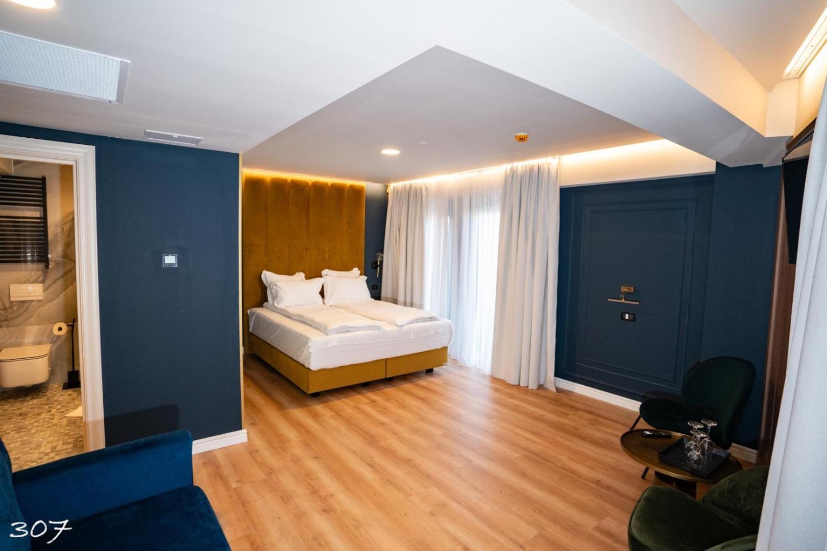 Cosmopolita Boutique Hotel Тімішоара Екстер'єр фото