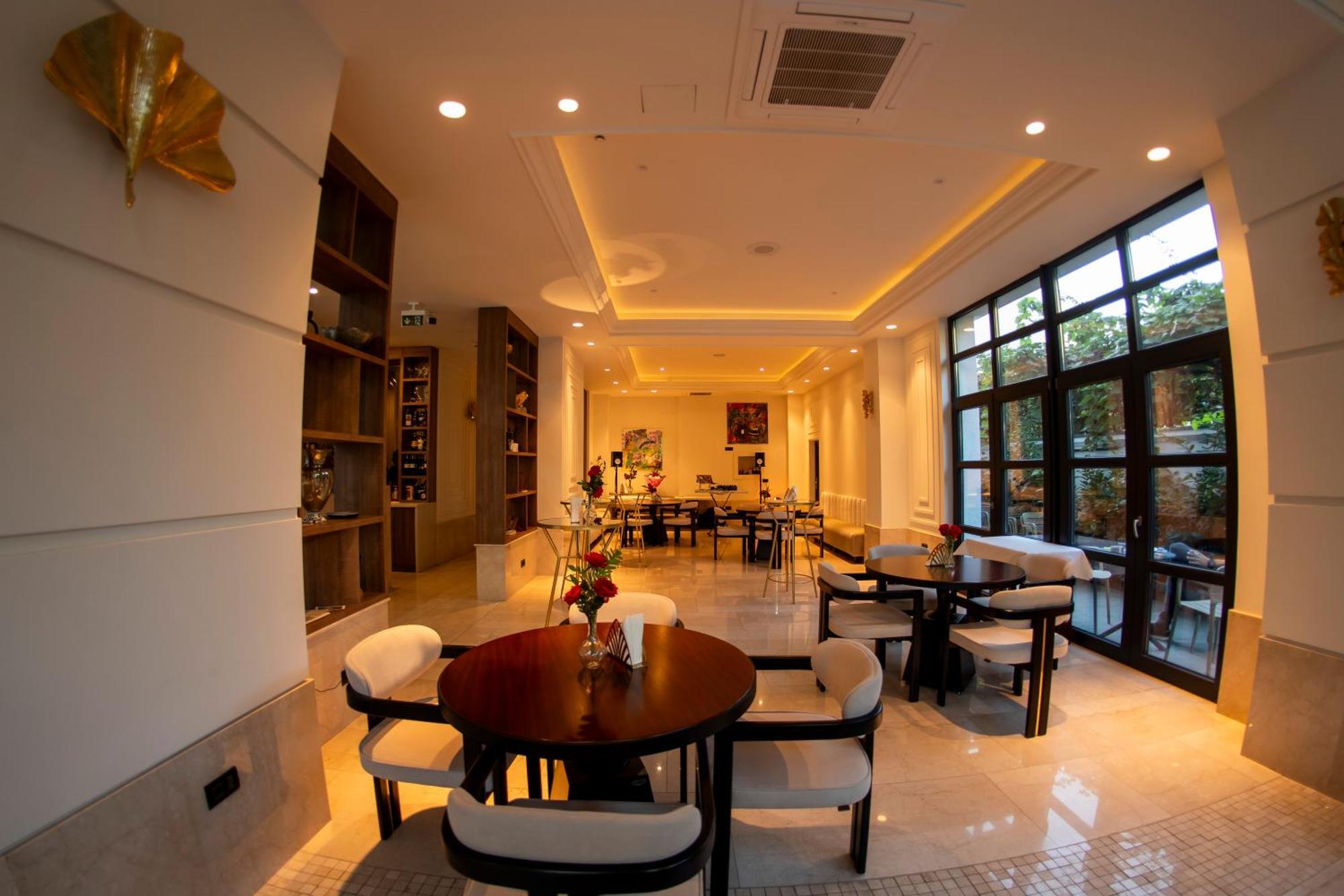 Cosmopolita Boutique Hotel Тімішоара Екстер'єр фото